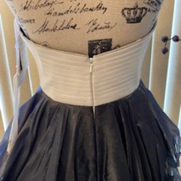 *CLEARANCE* FLIRTY NAVY/WHITE 0EMBELLISHED SHORT FORMAL DRESS SIZE 10 - Picture 4 of 4